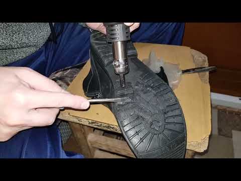 Видео: Лопнула подошва на ботинках? Используем прием сваривания материала!