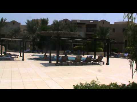 Видео: Hotel Iberotel Miramar Al Aqah Beach Resort. Бассейн отеля. Фуджейра, ОАЭ.