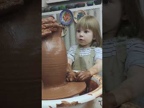 Видео: Как скрутить рыбу на гончарном круге