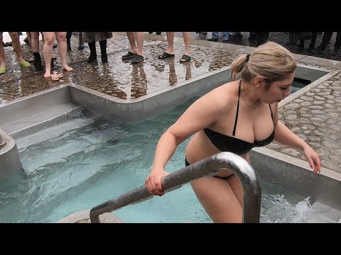 Видео: КУПАНИЕ В ЛЕДЯНОЙ ВОДЕ ICE BATH 2022 WINTER SWIMMING ICE HOLE КРЕЩЕНСКИЕ КУПАНИЯ Часть 11