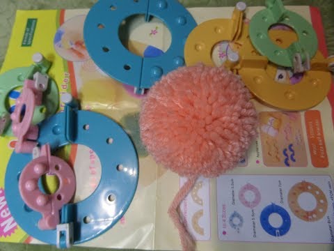 Видео: Как сделать помпон из ниток на специальном приспособлении для помпонов.