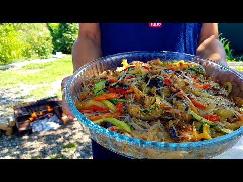 Видео: Цыгане готовят на Костре!!!Вкусный и Сытный обед из Овощей! Delicious  lunch on the FIRE!
