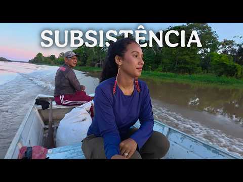 Видео: Рыболовство ради пропитания: нападение произошло во тьме; здесь выживает только сильнейший.