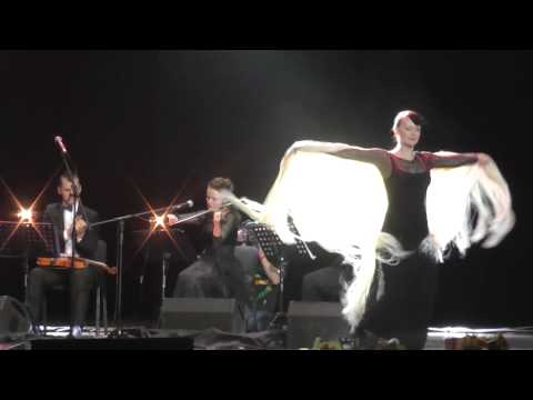 Видео: Светлана Сурганова и Нонна Гришаева - Ангел седой. Игра в классики. 05.12.2014.