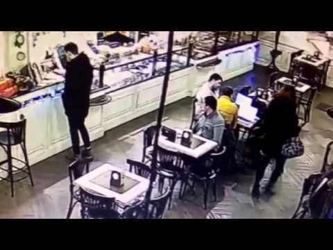 Видео: Кража денег в кафе Буланжери, Подол