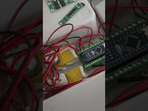 Видео: подключение сервоприводов на прикормочный кораблик.