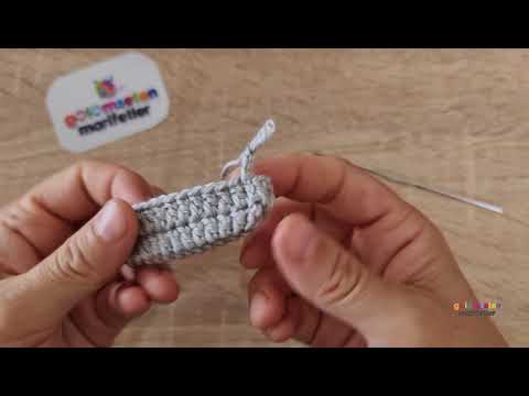 Видео: Как начать вязать тапочки-пинетки крючком / Как связать носки тапочки крючком?