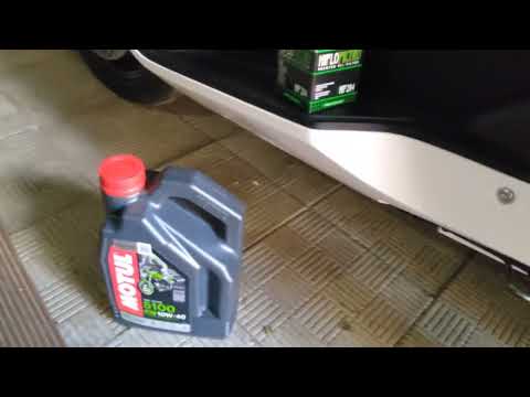 Видео: Honda SilverWing замена масла
