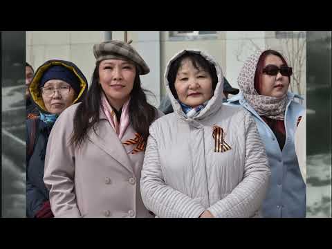 Видео: Кыайыы Знамятын күөрэччи көтөҕүү церемонията  Сэбиэскэй буойун пааматынньыгар сибэкки ууруу