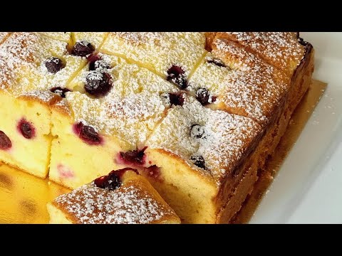 Видео: Готовить будете снова и снова. Пирог с ягодами и сметанной заливкой/ Pie with berries/
