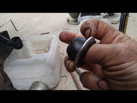 Видео: Гранд чероки .... пыльники на передние привода и хаки по мелочи .