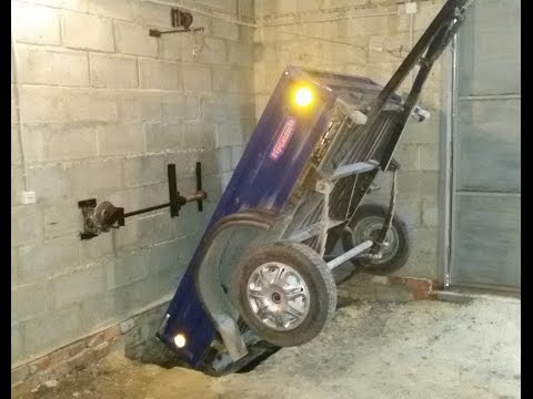 Видео: Хранение прицепа в вертикальном положении