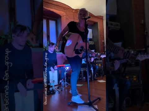 Видео: Диана Арбенина. Акустический концерт в Nym Yoga клубе 31.01.2020