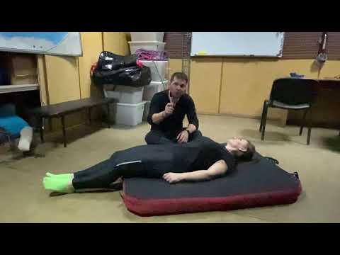 Видео: Спасработы. Спасение пострадавшего из ледовой трещины. Элементы первой помощи.