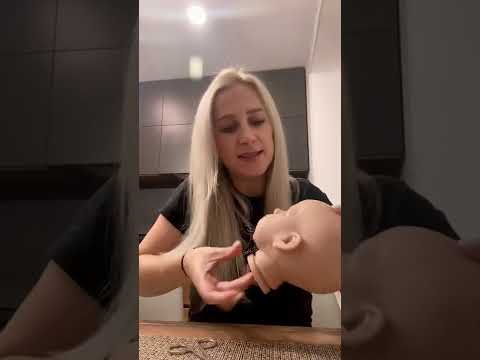 Видео: Урок 1. Открываем глазки и вставляем их. Как создать куклу Реборн (молд Сэнди)