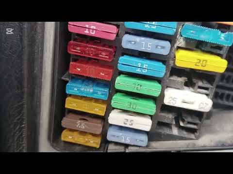 Видео: Не работает подсветка приборной панели автомобиля Ауди 100 С4. Проверка.