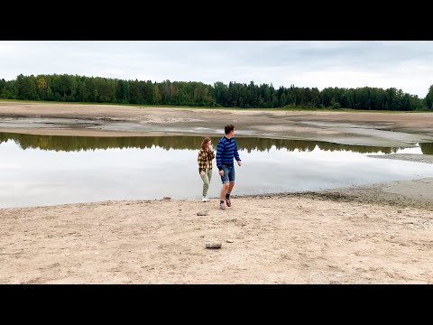 Видео: МЫ НА ДНЕ ОЗЕРА! ВСЯ ВОДА УШЛА ПОД ЗЕМЛЮ! КАРСТОВАЯ ВОРОНКА! РЫБЫ МНОГО!