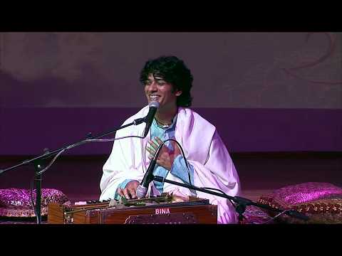 Видео: Bittu Mallick / Битту Маллик "Mere Radha Raman Lal/ Мере Радха Раман Лал" Moscow 27.05.15