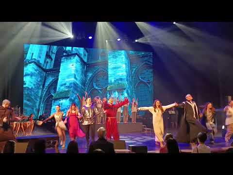 Видео: Финальные поклоны мюзикл "Нотр-Дам де Пари" На сцене ДКЖ. Новосибирск. 