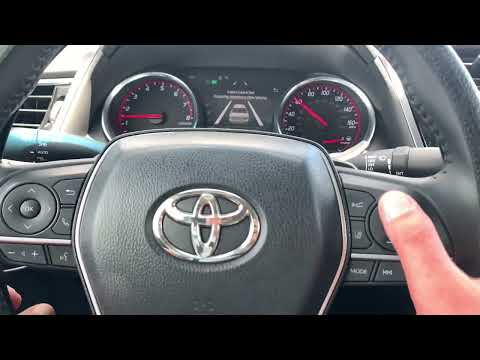 Видео: Функции Toyota Camry XV 70 XSE