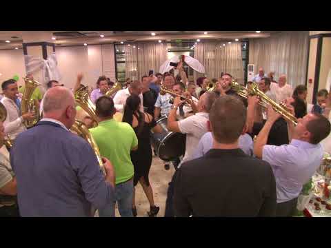 Видео: Bulgarian Wedding ORIGINAL NEW MUSIC 2018 Етрополска Духова музика и Формация Закс