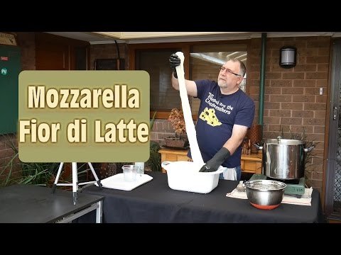 Видео: Как приготовить настоящую моцареллу дома!