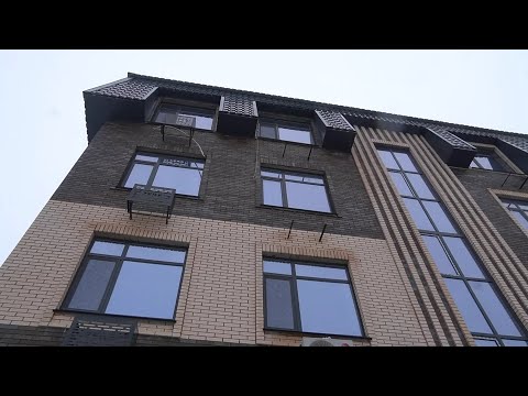 Видео: Построили дом и запретили пользоваться канализацией: коммунальный скандал разгорелся в Уральске