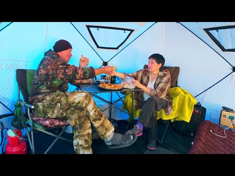 Видео: 🔥ЕЙ ПОНРАВИЛОСЬ!  Комфортная Рыбалка с Ночёвкой с Женой в Палатке. (Готовим Улов на Костре)🎣