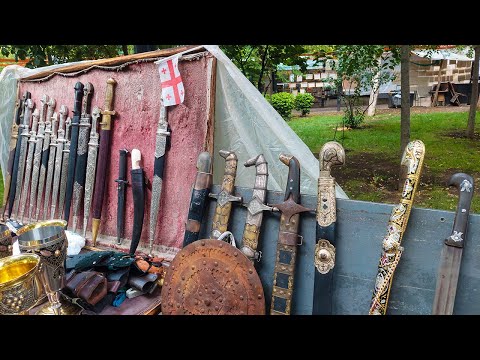 Видео: Блошиный рынок Тбилиси - Антикварная бронза, сабли, самовары и модели автомобилей