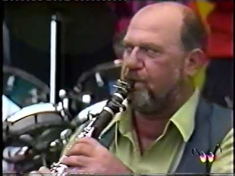 Видео: Фолклор от гр  ПЪРВОМАЙ и орк.  ТРАКИЯ