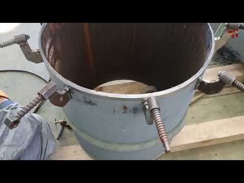 Видео: Что позволяет сварщику так легко работать с большой трубой?