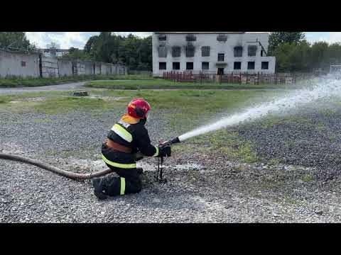 Видео: Забор воды от открытого водоисточника автоцистерной АЦ-40(131)137А. Расположение органов управления.
