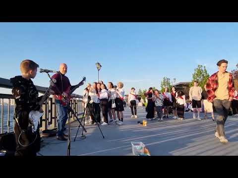 Видео: Лев и папа - Группа крови, Казань, Набережная, Выпускной. (№56)