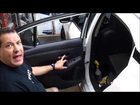 Видео: Как снять дверные панели на Nissan Sentra 2020-2022 годов выпуска (передние переключатели имеют ф...