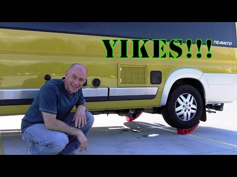 Видео: Тест на выравнивание автомобиля класса B с использованием нивелиров Anderson Camper