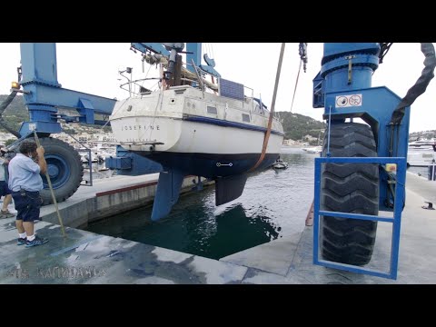 Видео: Спуск лодки Жозефина на воду.  Постановка мачты.  Первый выход в море.
