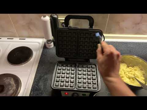 Видео: Обзор вафельницы Kitfort KT-1620. Приготовление картофельных вафель