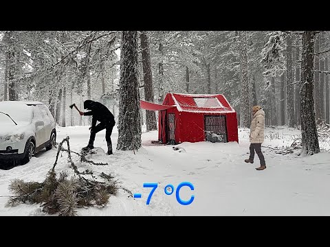 Видео: НАШ ПЕРВЫЙ СНЕЖНОЙ ЛАГЕРЬ С НОВОЙ НАДУВНОЙ ПАЛАТКОЙ