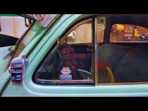 Видео: Замена уплотнителя вентиляционного окна Chevrolet 1942-48