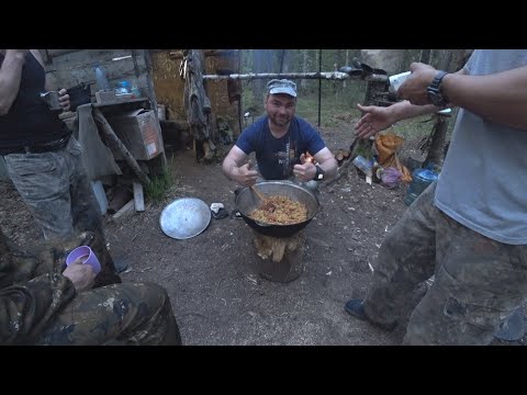 Видео: Таёжный плов на костре/Первый день стройки