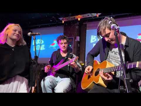 Видео: Bird Bone ft. даша онзероад - Призраки зимы (acoustic live)