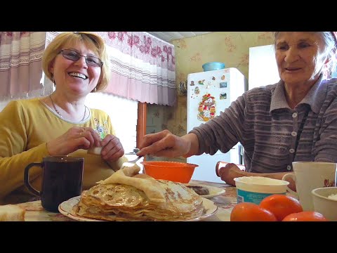 Видео: Живём в деревне! \ Блины у мамы \ Печём блины и беседуем с мамой!