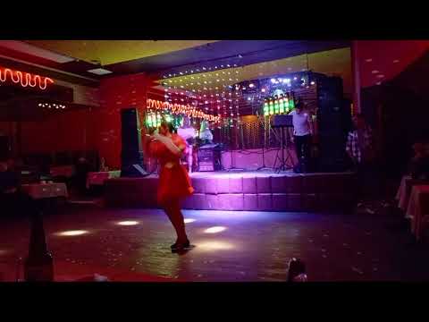 Видео: Выступление танцовщицы в ресторане "Атлантика"