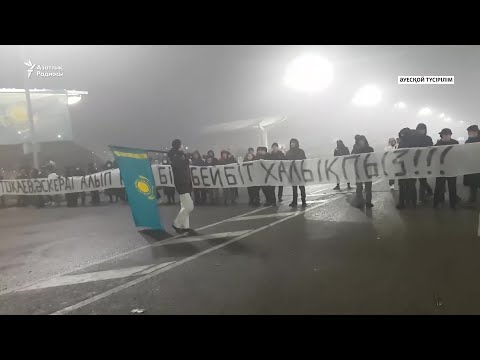 Видео: Алаңда ту көтерген жігіт сөйлей алмайды, құлағы естімейді. Анасының әңгімесі.