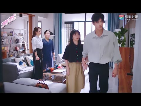 Видео: Мать унизила Золушку при всех💔 соседский брат ворвался с суровым лицом и защитил её, слёзы! 😭