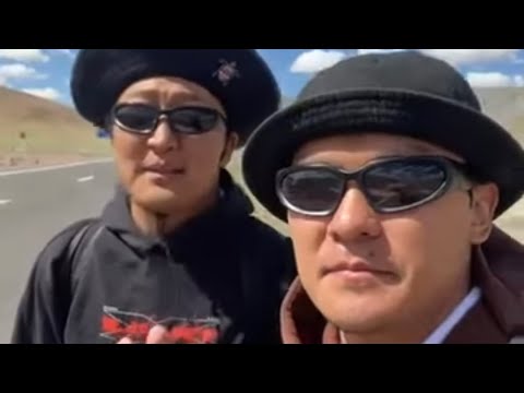 Видео: УЛААН БЕНЗ БАГ МЭНДЧИЛЖ БАЙНА