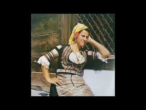 Видео: Иванка Николова - Стара майкя две радости прави