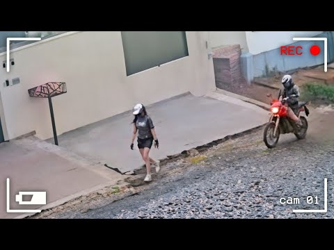 Видео: НЕВЕРОЯТНЫЕ МОМЕНТЫ, СНЯТЫЕ НА КАМЕРУ
