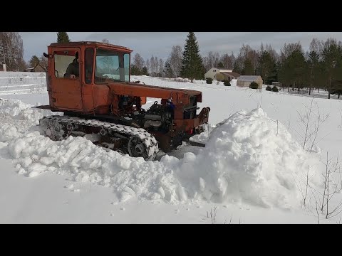 Видео: ДТ75 на японском V8 300сил! Ставим лебёдку и отвал!