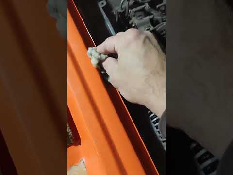 Видео: Наклеил новую резинку в подкапотку.Работает)))#t3 #automobile #restoration #ремонт #van